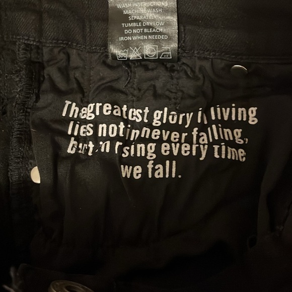 Valabasas Black Stacked Vertical Frayed Jeans, waist 30 - Picture 7 of 8